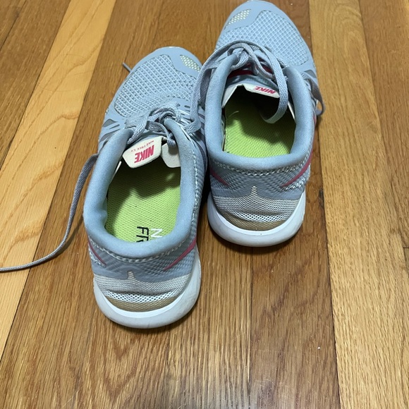 Nike Women's Free Runs - Running Sneakers - Picture 2 of 4